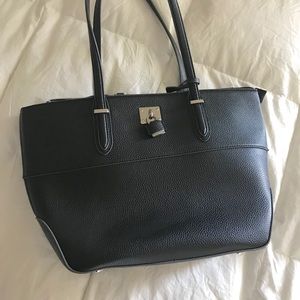 Like New Black Nine West Pursue/Bag/Tote